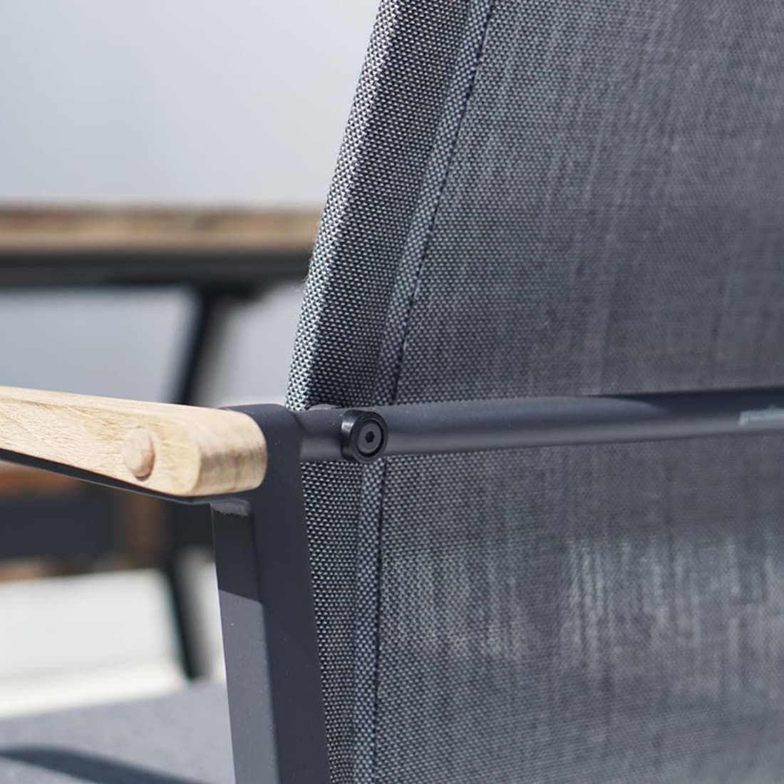 Zebra Felix Stapelsessel Aluminium/Batyline Teak-Armlehnen