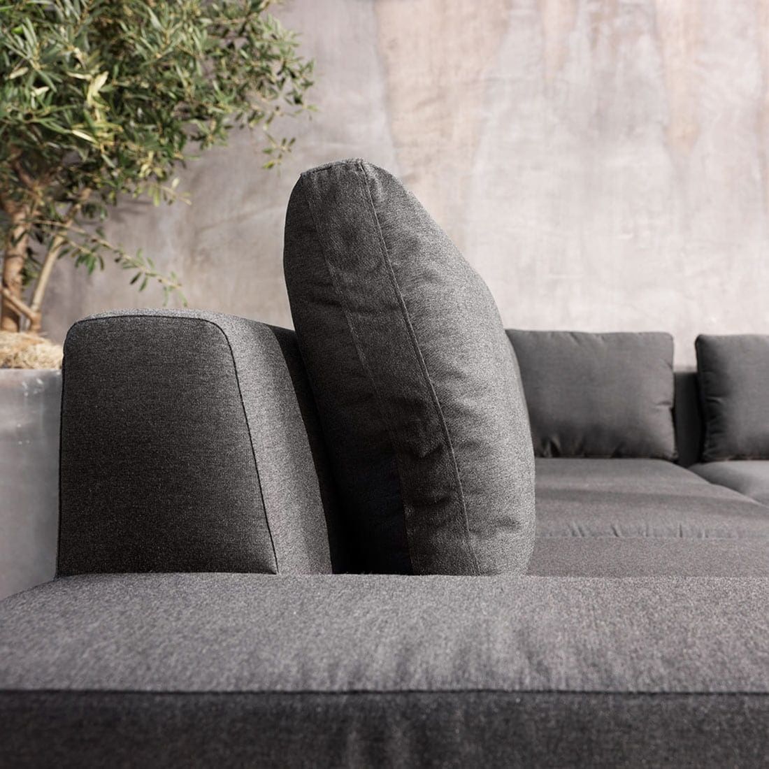 OUTLIV. June Ecklounge Aluminium/Sunbrella