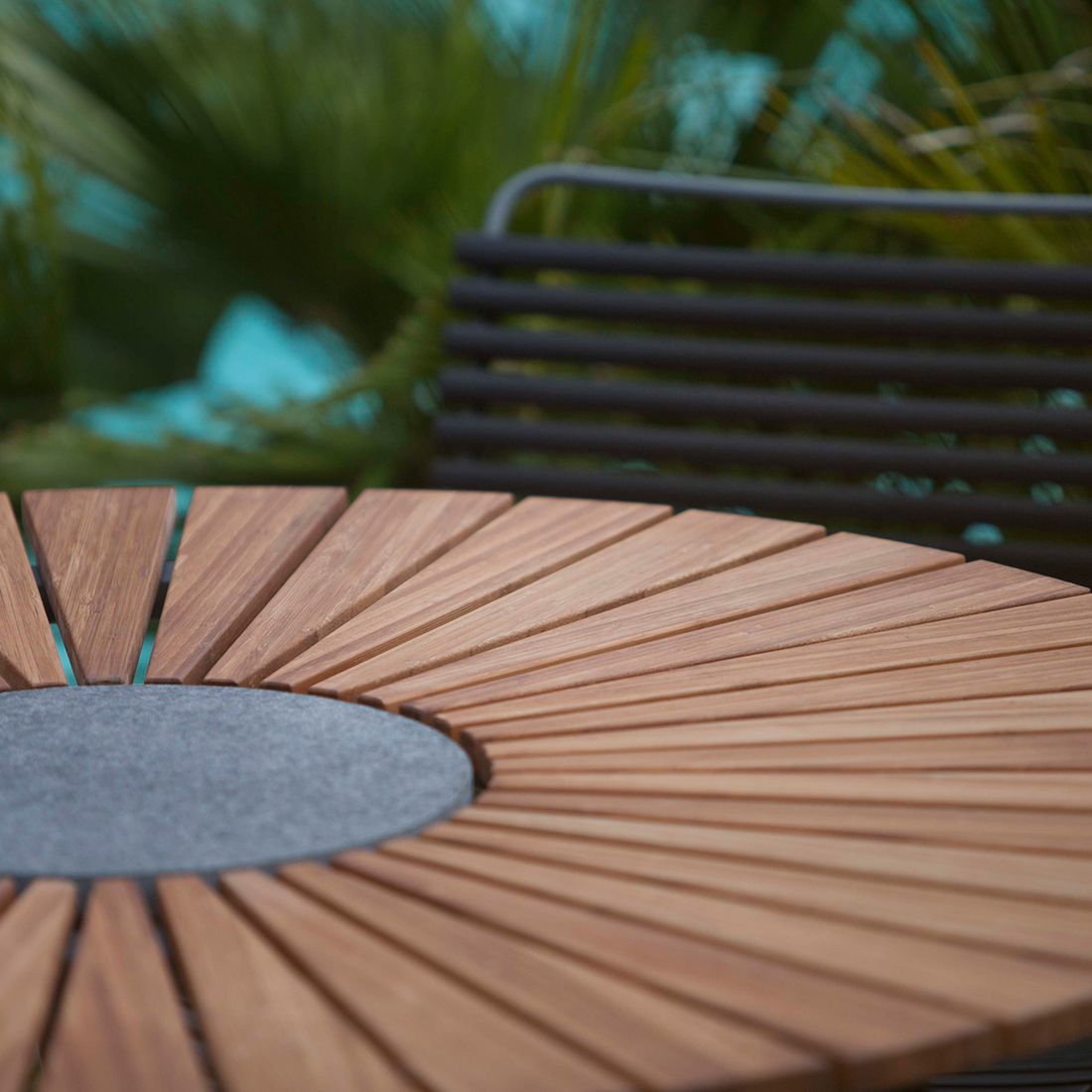 HOUE Circle Gartentisch Aluminium/Bambus