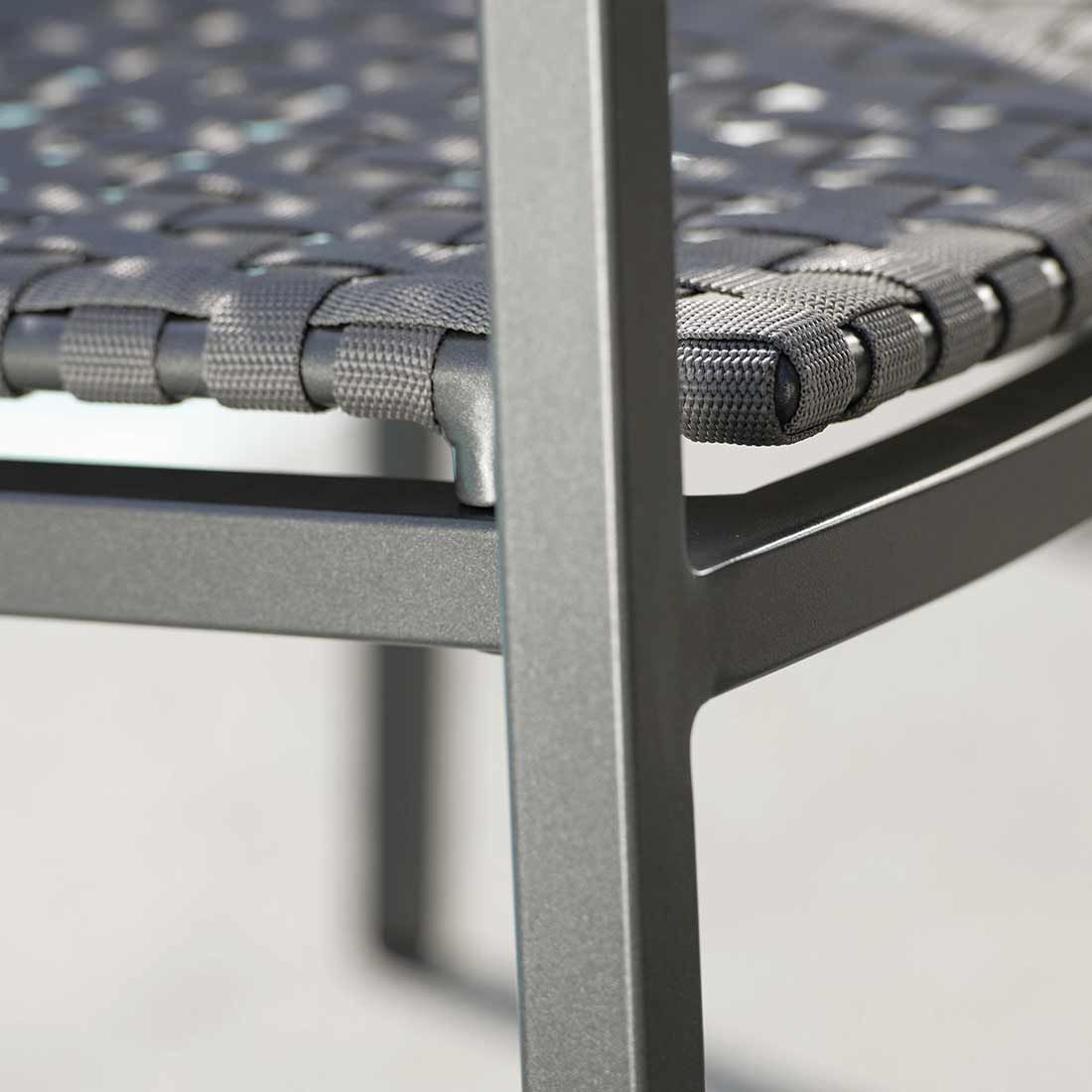 Stern Lucy Stapelsessel Aluminium/Gurtbespannung Teakarmlehnen