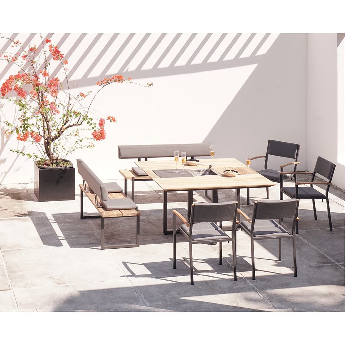 Zebra Quadux Tisch 140x140cm Aluminium/Teak Recycelt