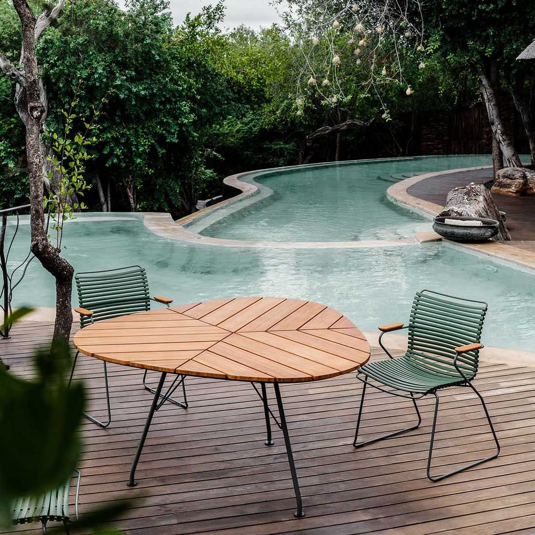 HOUE Leaf Gartentisch 146x146cm Stahl/Bambu