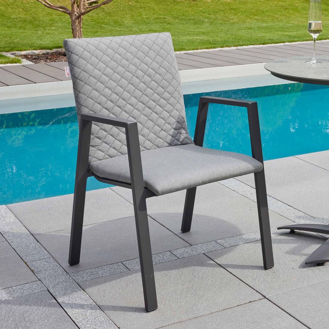 LC Garden Galomo Stapelsessel Aluminium/Sunbrella