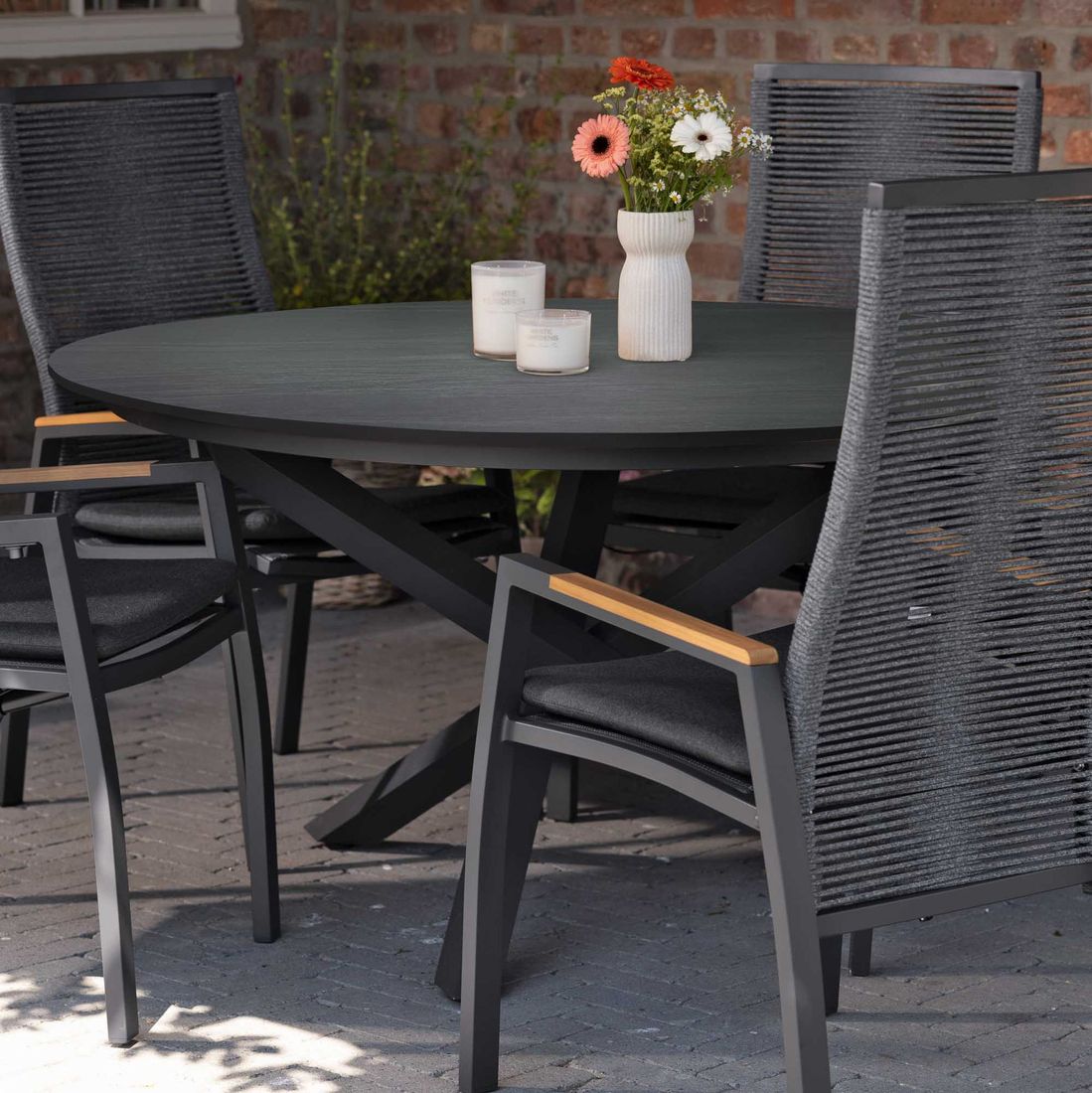 LC Garden Bari Gartentisch Ø120cm Aluminium/Sinterstein