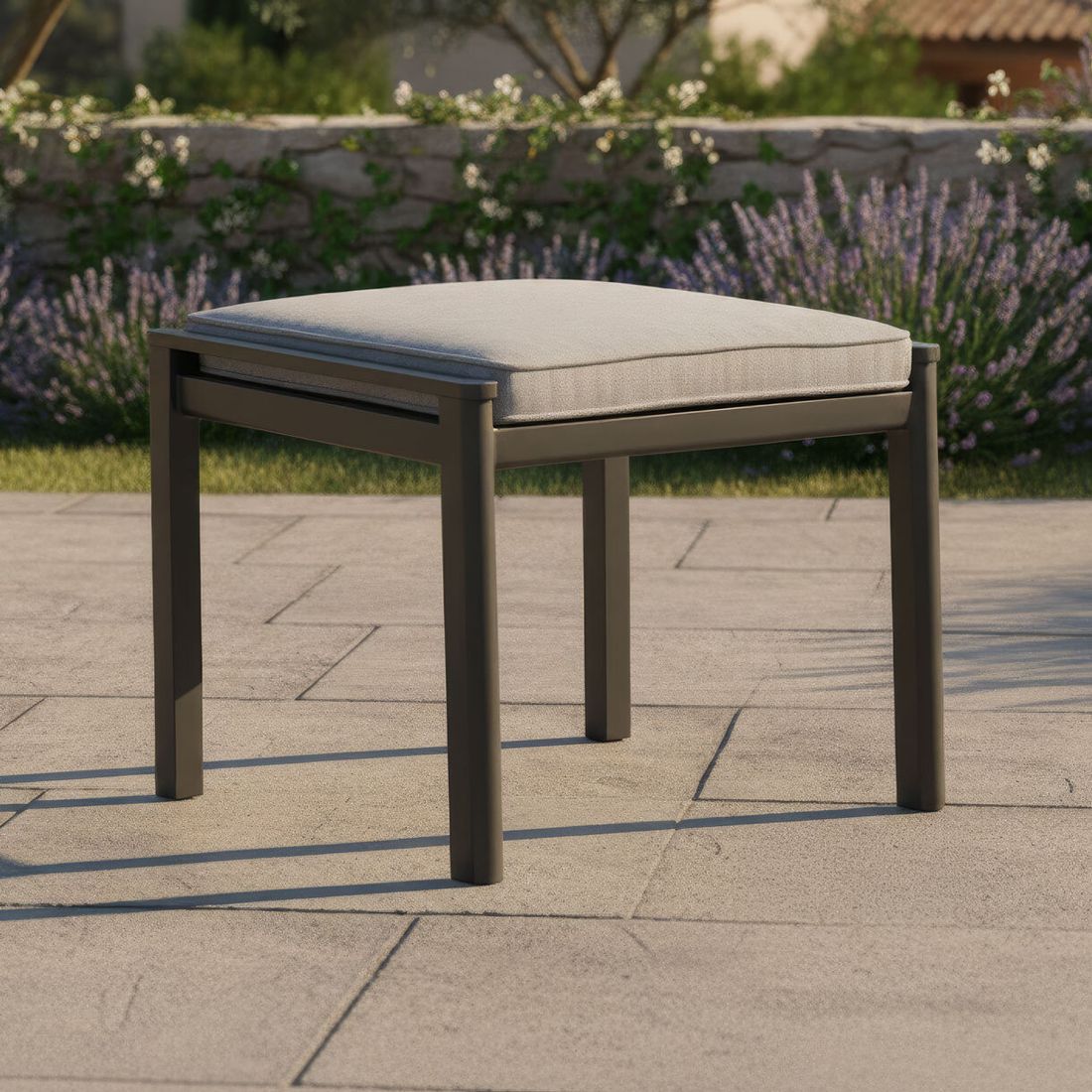 Interliving 7014 Gartenhocker Aluminium mit Sitzkissen