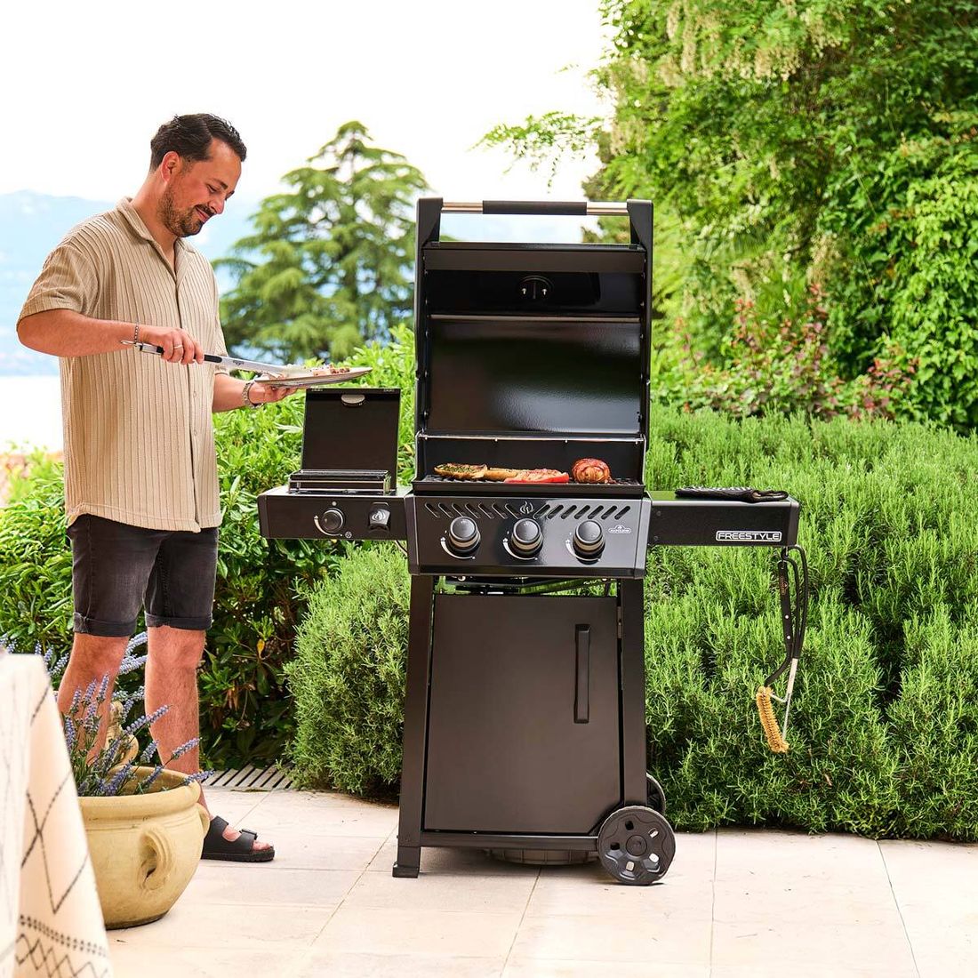 Napoleon Freestyle 365 Gasgrill F365DSBPK
