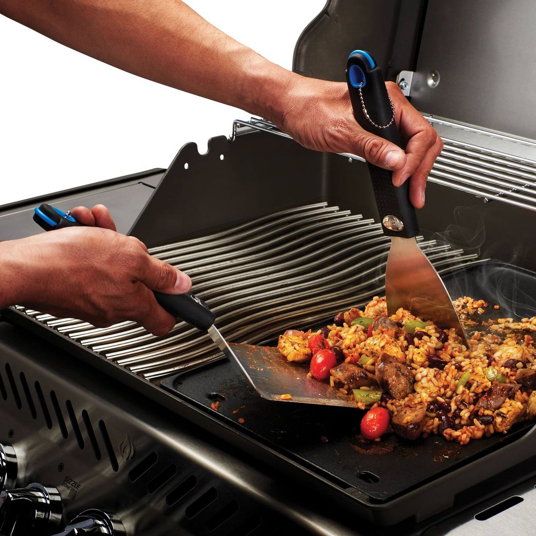 Napoleon Aktionspaket mit Rogue PRO 425 Gasgrill, Plancha und Grillbesteck-Set