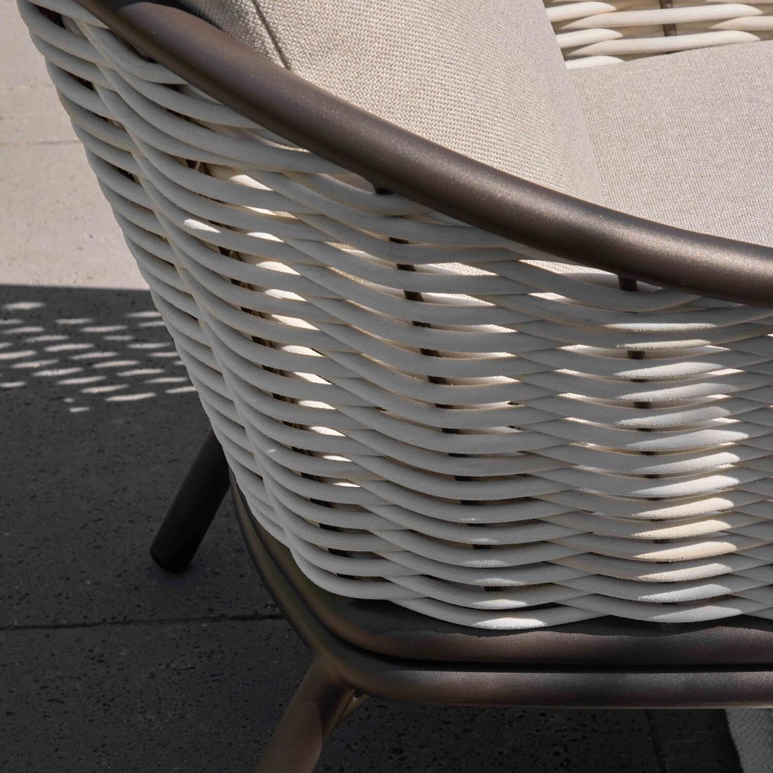 Apple Bee Pine Key Loungesessel Aluminium/Polyrattan/Bee Wett