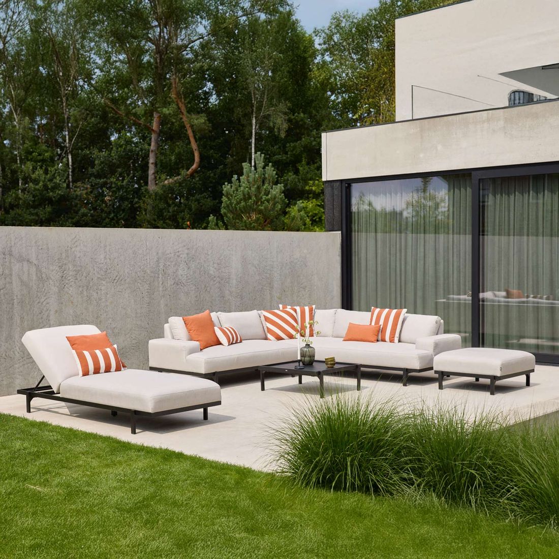 Hartman Lucas Ecklounge Sunbrella