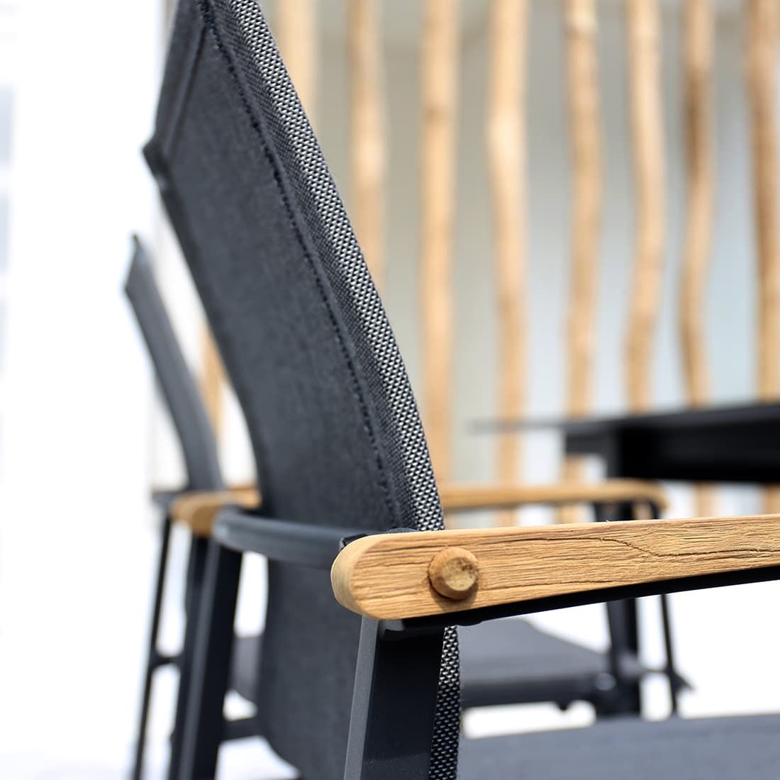 Zebra Felix Stapelsessel Aluminium/Batyline Teak-Armlehnen