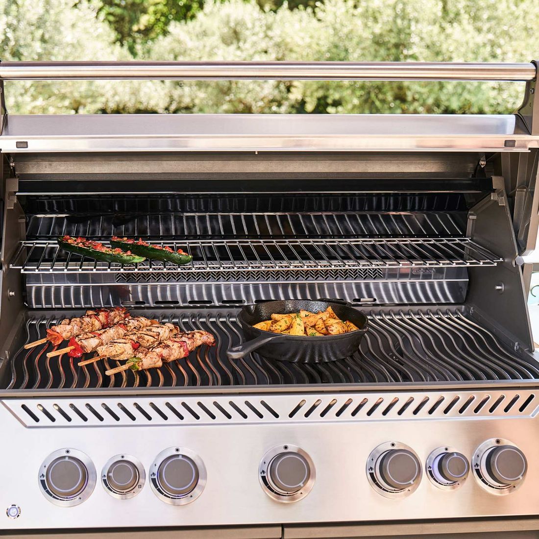 Napoleon Prestige 665 Connected Gasgrill mit Edelstahl-Rosten