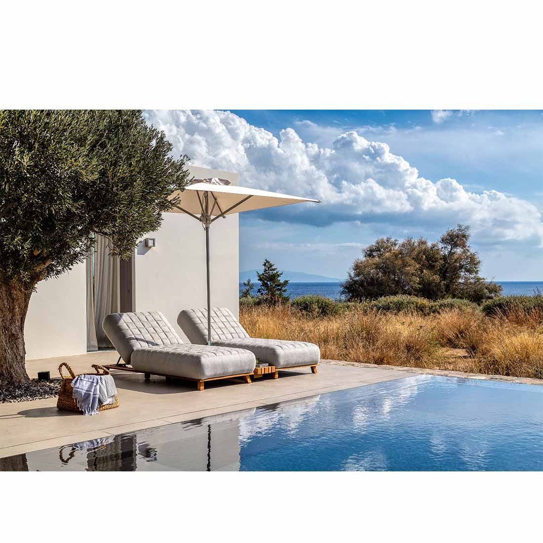 OUTLIV. Icon Gartenliege Teak/Sunbrella