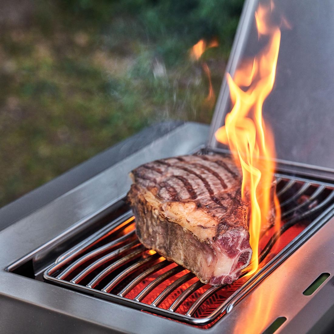 Napoleon Prestige 500 Connected Gasgrill mit Gusseisen-Rosten