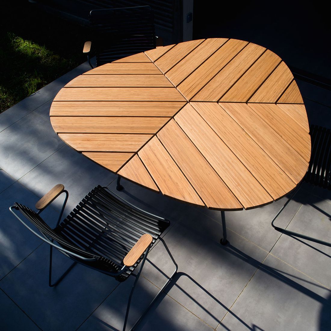 HOUE Leaf Gartentisch 146x146cm Stahl/Bambu