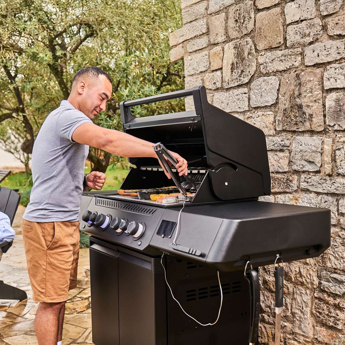 Napoleon Phantom Prestige 500 Connected Gasgrill mit Edelstahl-Rosten
