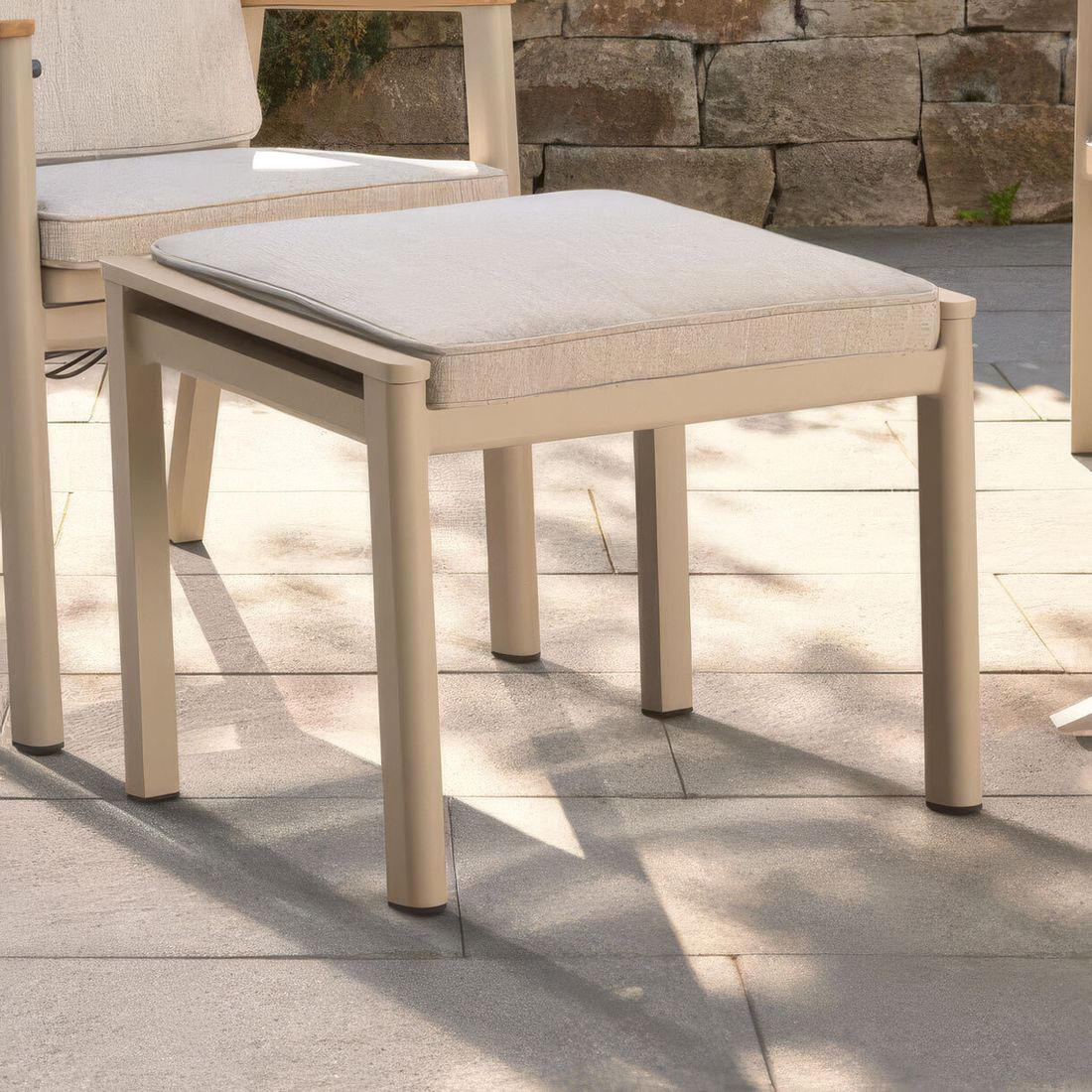 Interliving 7014 Gartenhocker Aluminium mit Sitzkissen