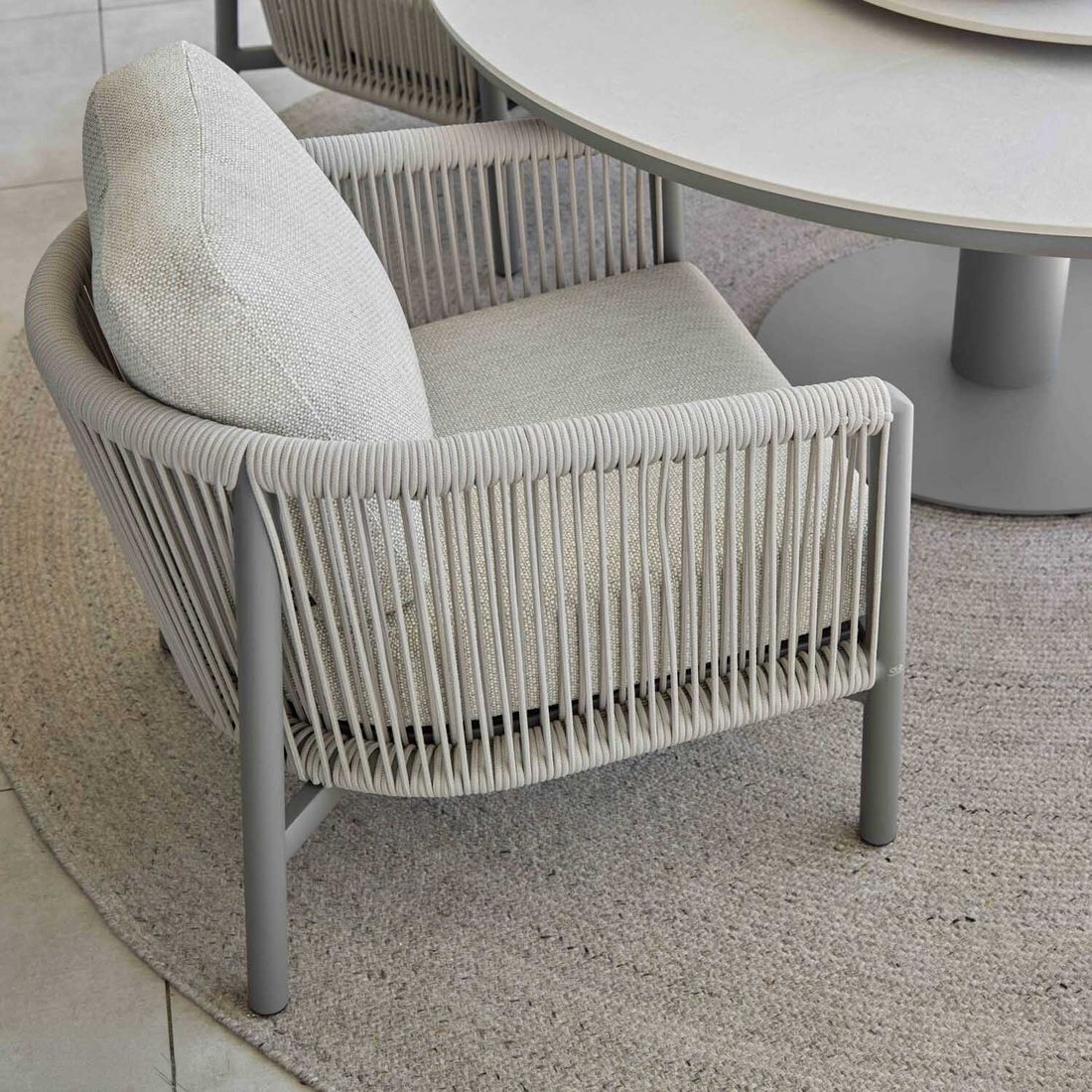 Apple Bee Bora Bora Gartensessel Low Dining Aluminium mit Sitz- und Rückenkissen