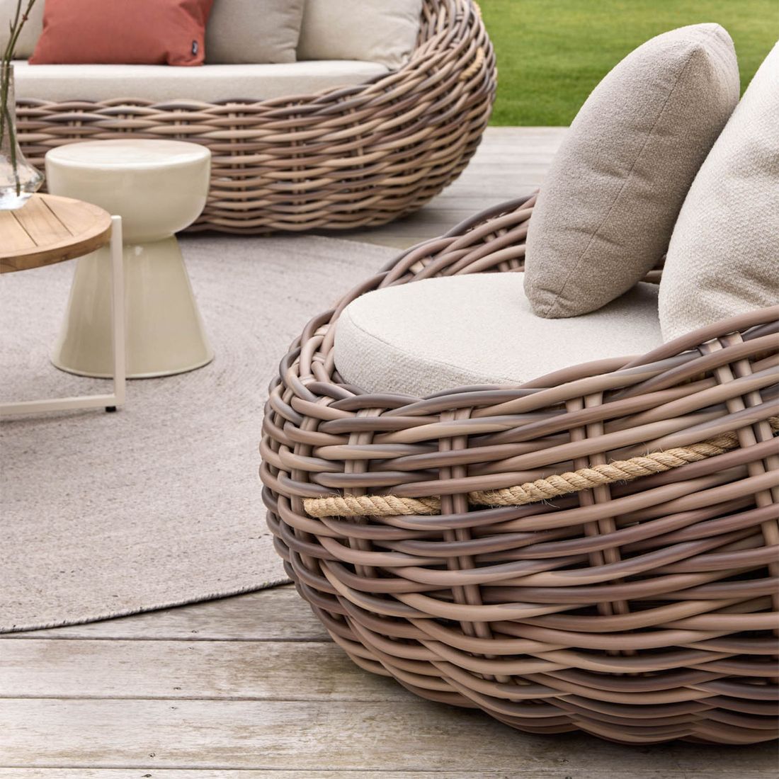 Apple Bee Cocoon Loungesessel Polyrattan/Bee Wett