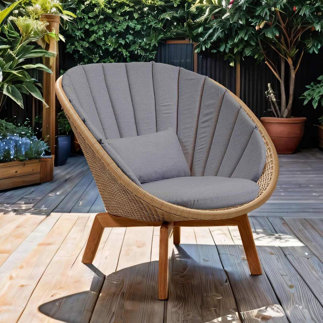 Cane-Line Peacock Loungesessel Teak/Geflecht