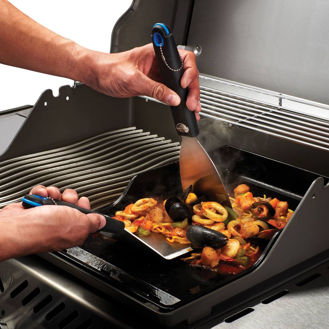 Napoleon Aktionspaket mit Rogue PRO 425 Gasgrill, Plancha und Grillbesteck-Set