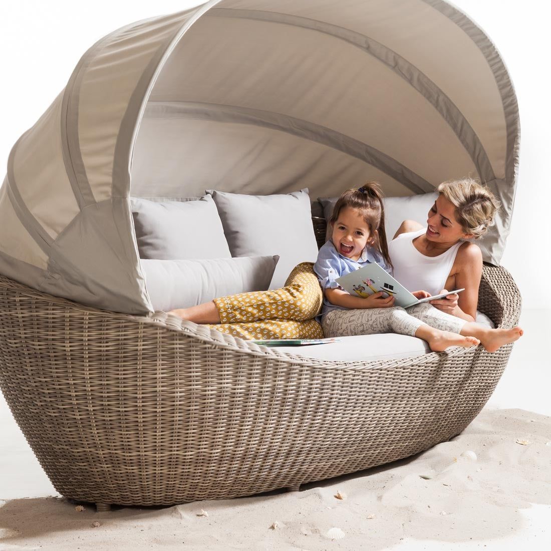 Domus Ventures Paradiso Loungeinsel Halbrundgeflecht/Olefin