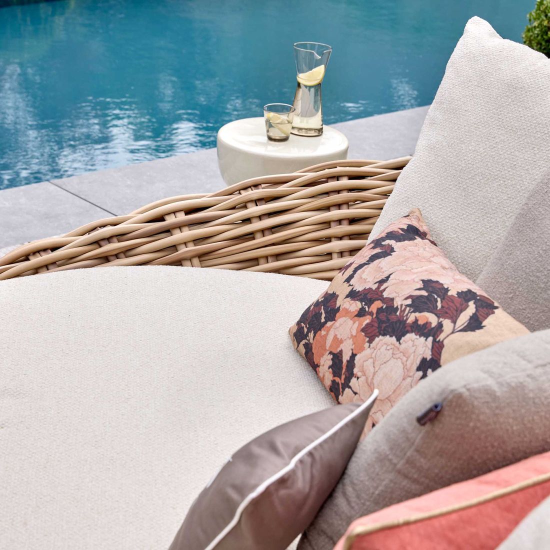 Apple Bee Cocoon Sonneninsel Polyrattan/Bee Wett