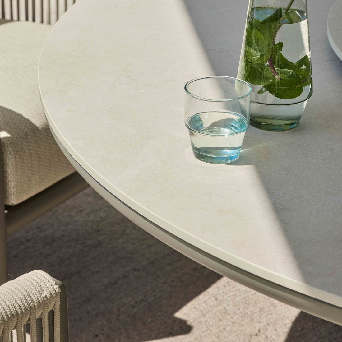 Apple Bee Melville Gartentisch Low Dining Ø160cm Aluminium/Sinterstone