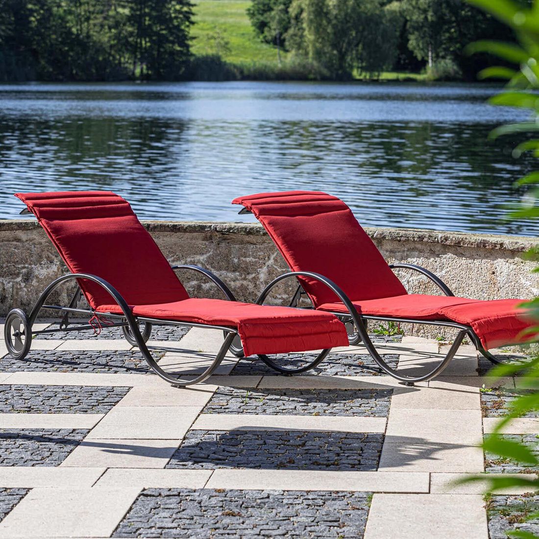 MBM Romeo Gartenliege Schmiedeeisen
