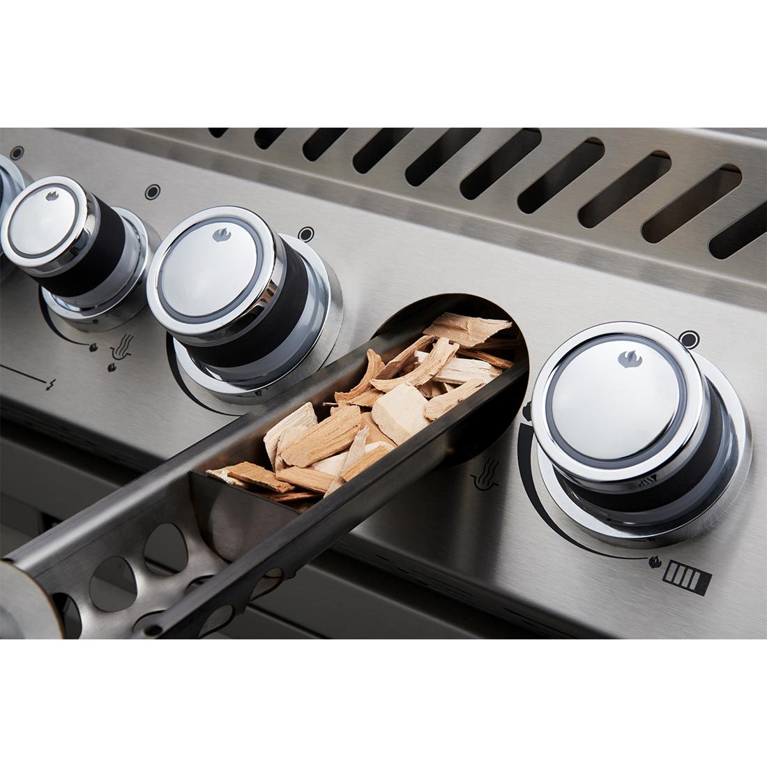 Napoleon Prestige Pro 825 Gasgrill  inkl. Drehspieß