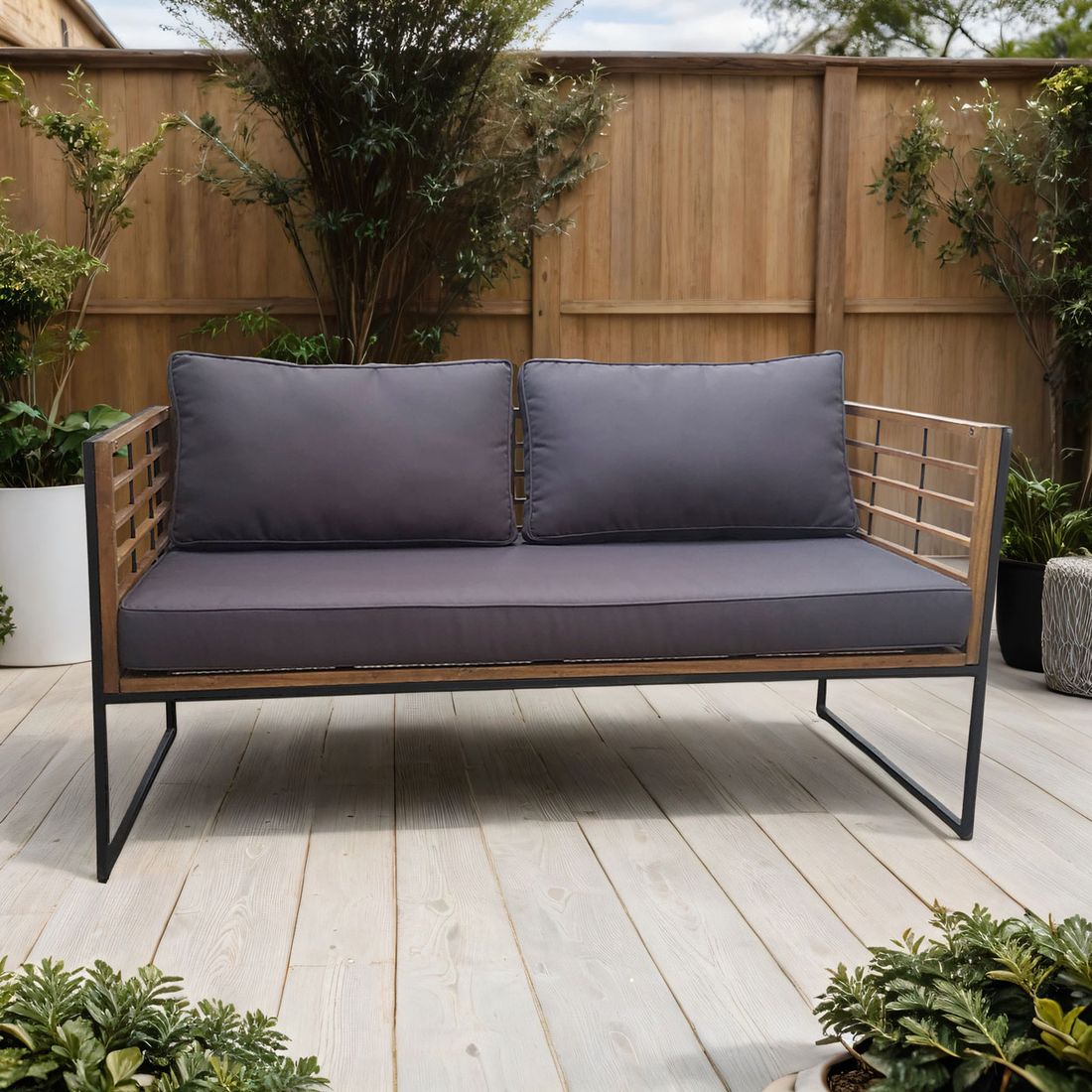 OUTLIV. Maui Gartensofa Stahl/Akazie/Polster