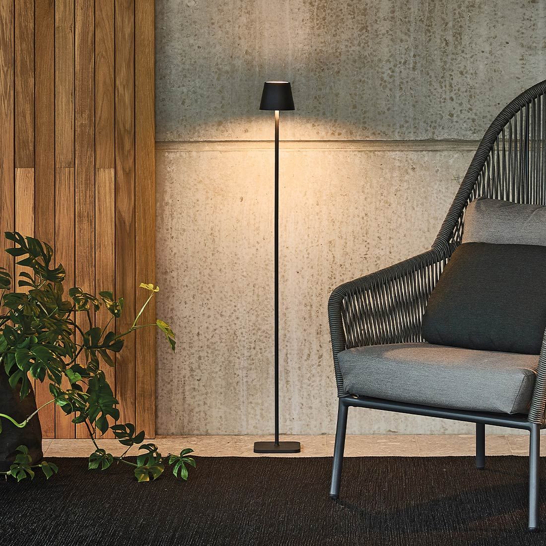 Solpuri Glimm LED-Stehleuchte maxi Aluminium