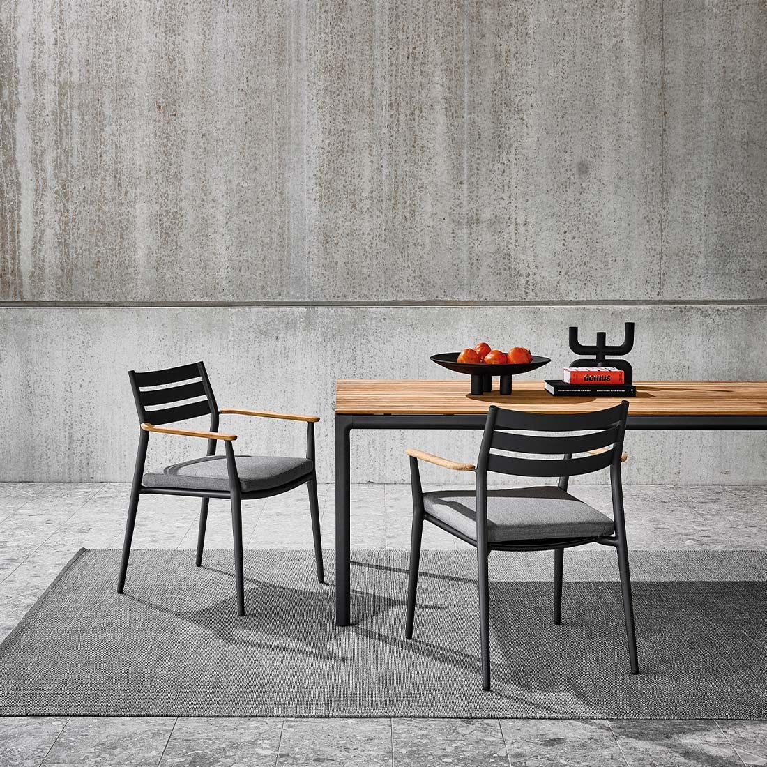 Solpuri Pia Stapelsessel Aluminium/Teak inkl. Kissen