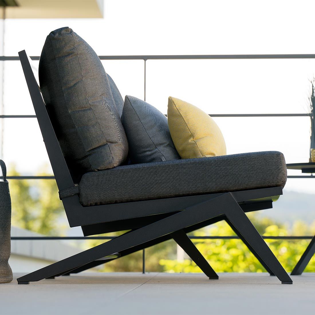 Stern Jackie 2-Sitzersofa 145cm Aluminium/Polyacryl