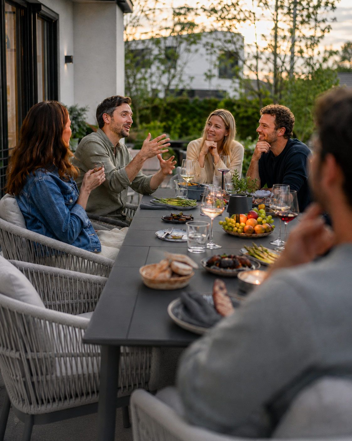 OUTLIV. Alicante XXL Set mit 12 Sitzplätzen und Ausziehtisch