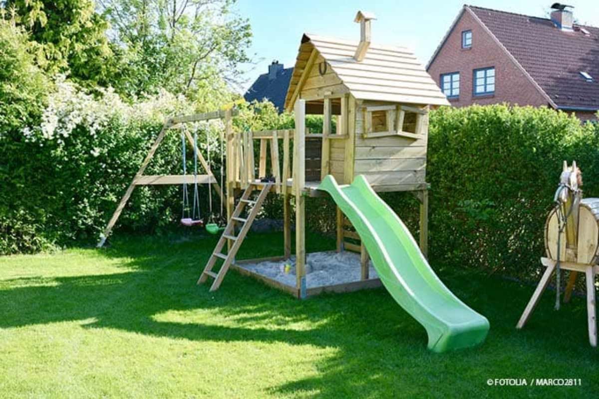 Kleiner Spielplatz im Garten Kleiner Spielplatz im Garten