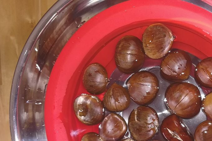 So kann man selbst Maroni grillen | Garten-und-Freizeit.de