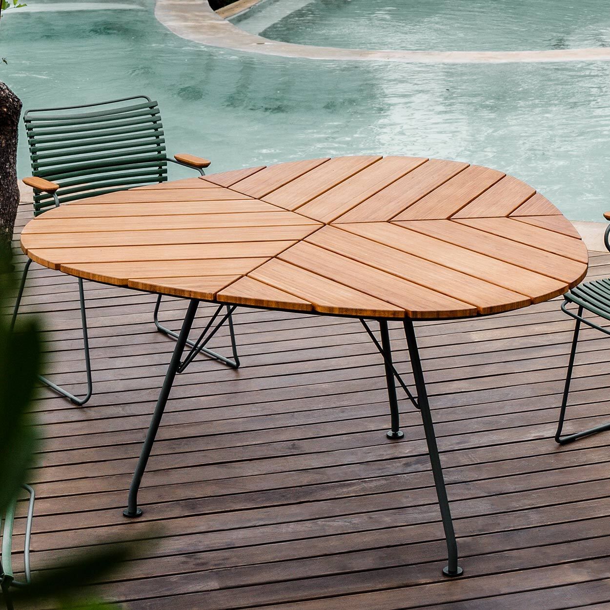 HOUE Leaf Gartentisch 146x146cm Stahl/Bambus Grey/Natur
