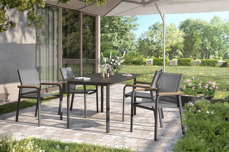 Untergrund für Gartenmöbel auf Rasen
