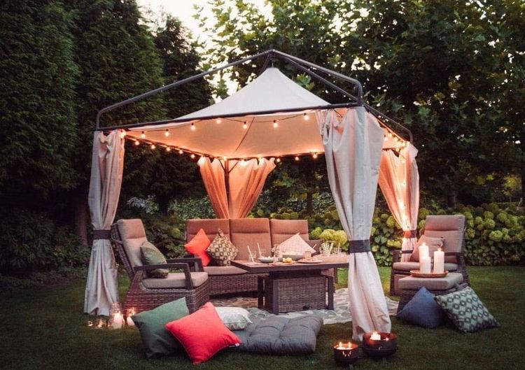 Pavillon mit Beleuchtung und Lounge