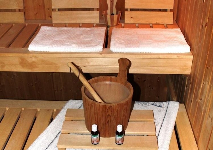Gartensauna von innen
