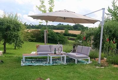 OUTLIV. Almera - Nordischer Chic mit Holzelementen