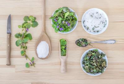 Geschenk aus der Gartenküche: Selbstgemachtes Kräutersalz by freudengarten